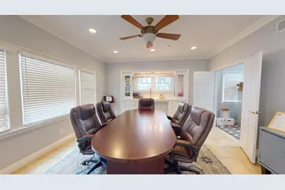 400 W Yosemite Avenue, Madera, CA 93637 - Photo 3