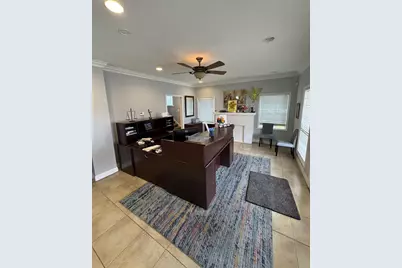400 W Yosemite Avenue, Madera, CA 93637 - Photo 5