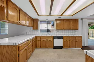3392 N Forestiere Ave, Fresno, CA 93722 - Photo 17