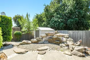 512 W Fallbrook Ave, Clovis, CA 93611 - Photo 41