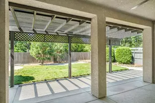 512 W Fallbrook Ave, Clovis, CA 93611 - Photo 39