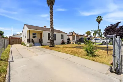 2486 S 10th Street, Fresno, CA 93725 - Photo 3
