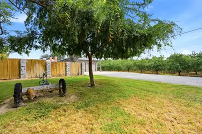 5308 E Mount Whitney Avenue, Laton, CA 93242 - Photo 5