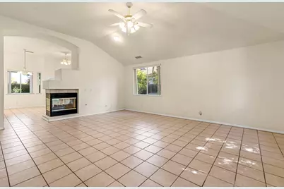 7633 N Hanna Avenue, Fresno, CA 93722 - Photo 7