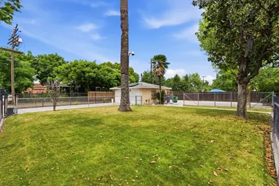 807 N Van Ness Avenue, Fresno, CA 93728 - Photo 53
