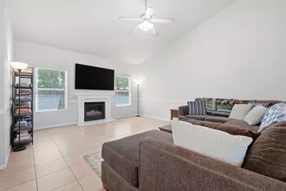 4651 W Morris Avenue, Fresno, CA 93722 - Photo 9