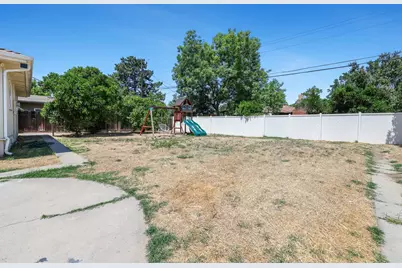 3913 E Fountain Way, Fresno, CA 93726 - Photo 27