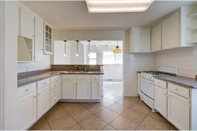 2477 S 9th Street, Fresno, CA 93725 - Photo 3