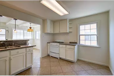2477 S 9th Street, Fresno, CA 93725 - Photo 13
