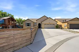 1383 E Donnybrook Pl, Hanford, CA 93230 - Photo 3