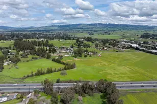 100 Orchard Ln, Petaluma, CA 94952 - Photo 17