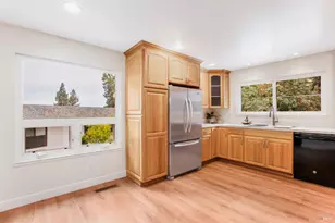 1060 Oakmont Ct, Napa, CA 94559 - Photo 17