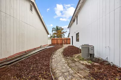 706 Peregrine Way, Vacaville, CA 95687 - Photo 27