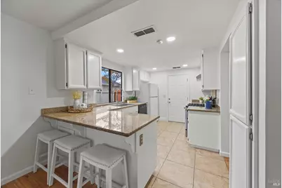 706 Peregrine Way, Vacaville, CA 95687 - Photo 9