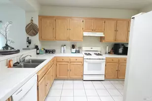 416 Pearce Ct, Suisun City, CA 94585 - Photo 5