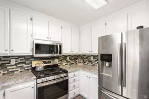 190 Waterford Dr, Vacaville, CA 95688 - Photo 17