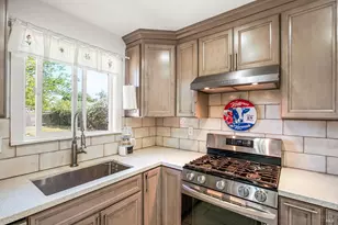 2061 Southwood Dr, Vacaville, CA 95687 - Photo 5