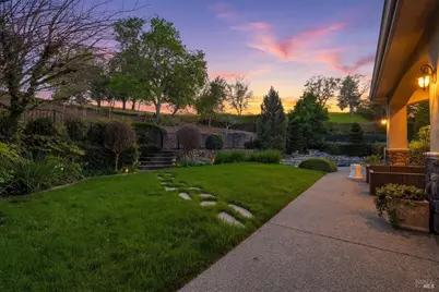 2054 Pinecrest Court, Vacaville, CA 95688 - Photo 9