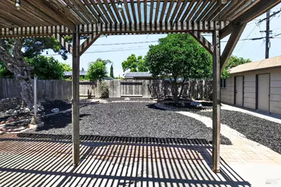 600 W C Street, Dixon, CA 95620 - Photo 35