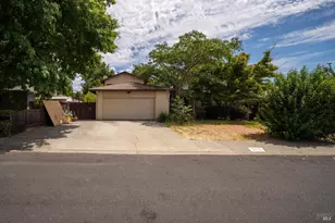 811 Azalea Way, Vacaville, CA 95688 - Photo 1