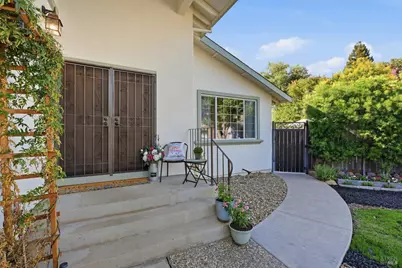 124 Kingsland Court, Vacaville, CA 95687 - Photo 3