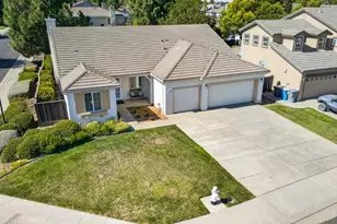 1030 Revelle Dr, Dixon, CA 95620 - Photo 1