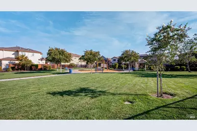 864 Embassy Circle, Vacaville, CA 95688 - Photo 33
