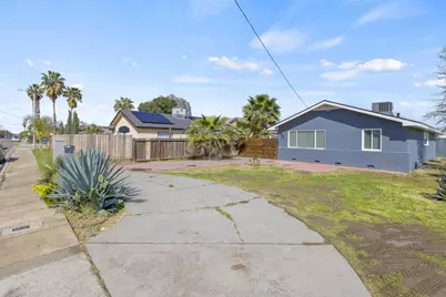 982 Davis Street, Hanford, CA 93230 - Photo 1
