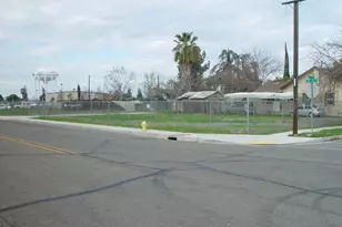 601 N E St, Madera, CA 93638 - Photo 1