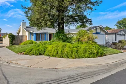 1215 Fremont Avenue, Clovis, CA 93612 - Photo 1