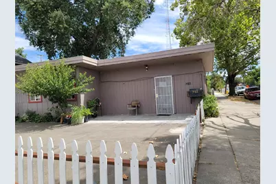 702 E Oak Street, Stockton, CA 95202 - Photo 1