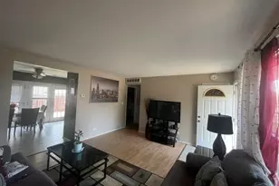 130 Stonehurst Dr, Elgin, IL 60120 - Photo 7