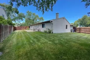 130 Stonehurst Dr, Elgin, IL 60120 - Photo 23