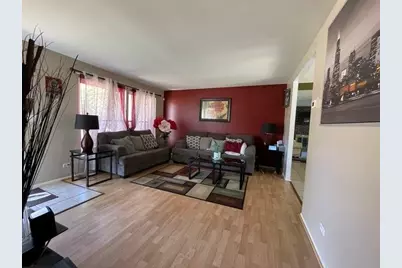 130 Stonehurst Drive, Elgin, IL 60120 - Photo 3