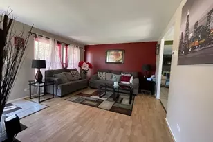 130 Stonehurst Dr, Elgin, IL 60120 - Photo 3