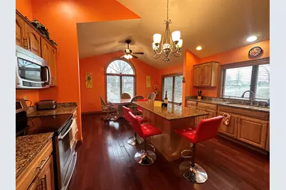 734 S Canterbury, Freeport, IL 61032 - Photo 9