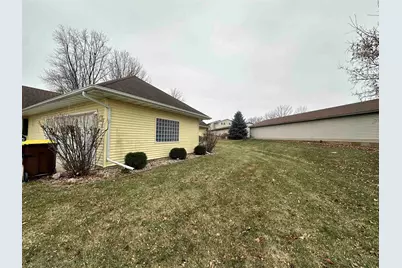 734 S Canterbury, Freeport, IL 61032 - Photo 3