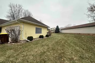 734 S Canterbury, Freeport, IL 61032 - Photo 3