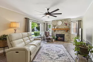 404 N Vale Ave, Rockford, IL 61107 - Photo 7