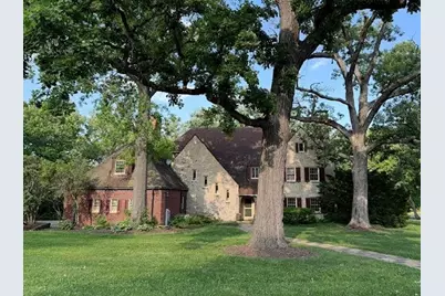 2221 Twin Oak Rd, Peru, IL 61354 - Photo 1