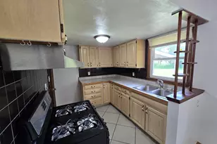 3007 Oriental Ct, Rockford, IL 61109 - Photo 5