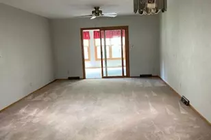 1911 Mustang Ct, Freeport, IL 61032 - Photo 3