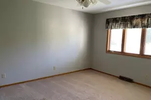 1911 Mustang Ct, Freeport, IL 61032 - Photo 5