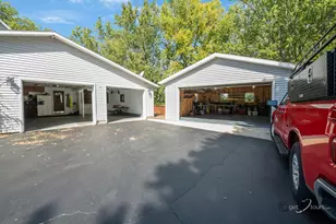 2472 W Red Oak Rd, Freeport, IL 61032 - Photo 25