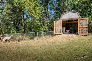 2472 W Red Oak Rd, Freeport, IL 61032 - Photo 35