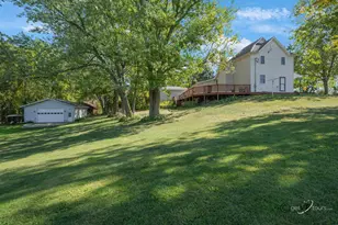 2472 W Red Oak Rd, Freeport, IL 61032 - Photo 37