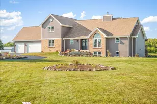 9281 Auburn Rd, Winnebago, IL 61088 - Photo 3