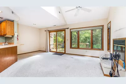 127 Walnut Hill Drive, Galena, IL 61036 - Photo 5