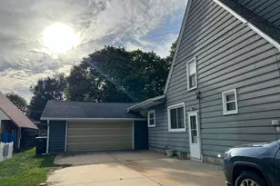 304 N Maple Ave, Forreston, IL 61030 - Photo 3