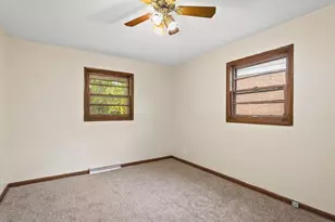 229-239 Flintridge Dr, Rockford, IL 61107 - Photo 9